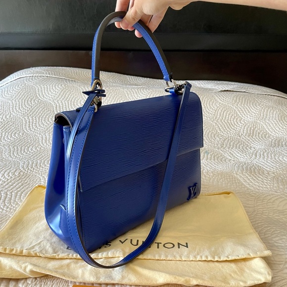 Louis Vuitton Cluny MM bag - Picture 4 of 16